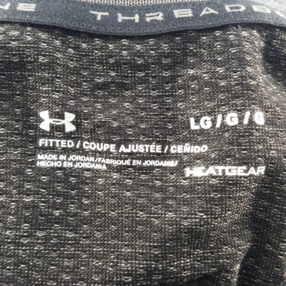 UNDER ARMOUR HEATGEAR Men's Athletic Shirt (L) - Picture 8 of 9